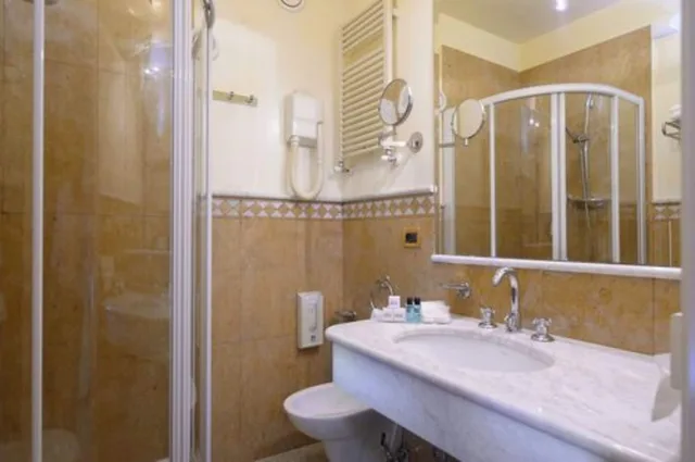 غرفة تنفيذية رباعية بأربعة أسرّة، Hotel Bristol 6/9