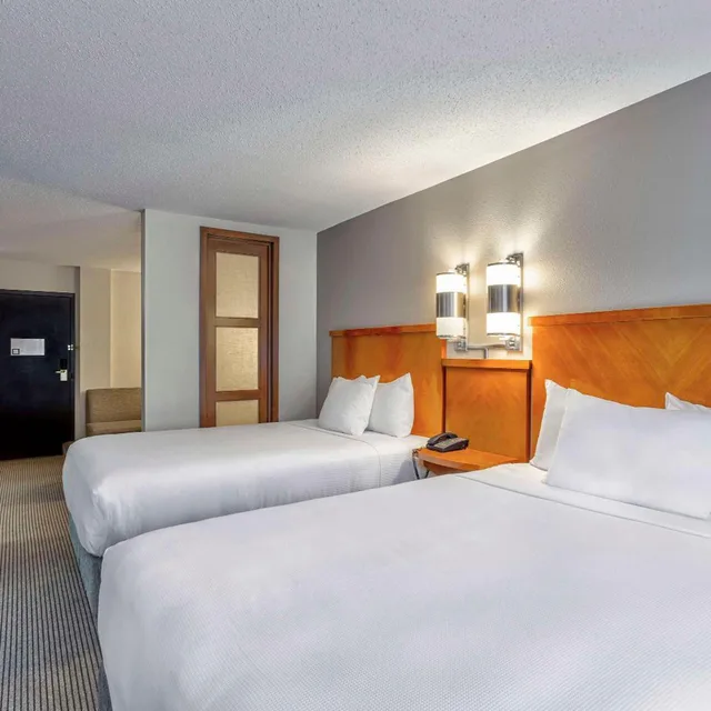 غرفة بسريرين مزدوجين مع أريكة في طابق مرتفع، Hyatt Place Kansas City/Overland Park/Convention Center 4/10