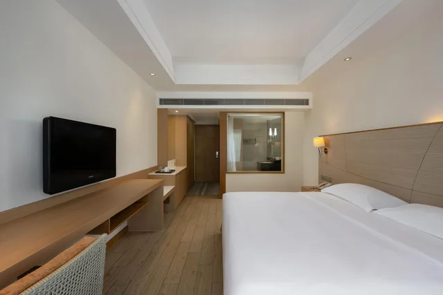 Room, King Bed, Queen Bed, Garden View, Ocean View Resort Yalong Bay 4/4