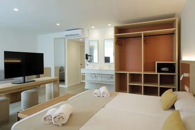 Junior Suite, Studio, King Bed، Cala Ferrera Hotel 7/10