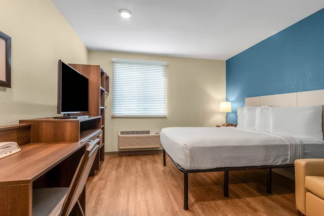 Standard, Queen Bed, WoodSpring Suites Jacksonville - South 2/7