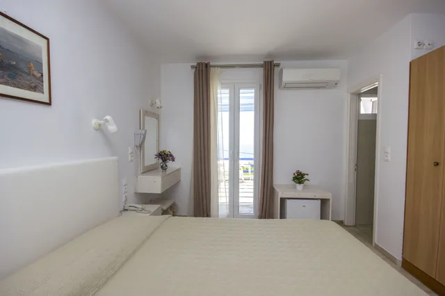 غرفة قياسية بسريرين منفصلين بإطلالة على البحر، Spanelis Hotel 1/3