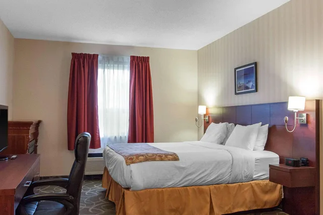 جناح بسرير كوين، Quality Hotel & Suites Gander 1/4