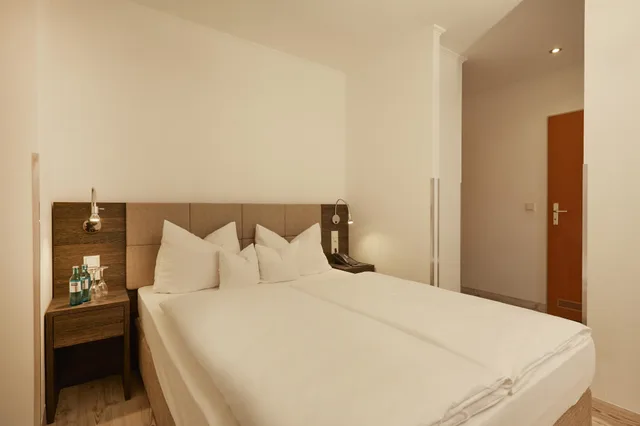 غرفة قياسية بسريرين منفصلين، H Hotel Nuremberg Ex Ramada Landhotel 3/8