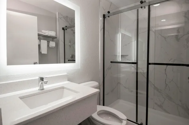 جناح بسرير كوين مع أريكة، Americas Best Value Inn Suites Lake Charles I 210 Exit 5 3/6