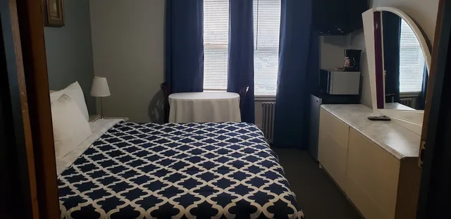 غرفة بسرير كينج، Jones Beach Hotel 2/3