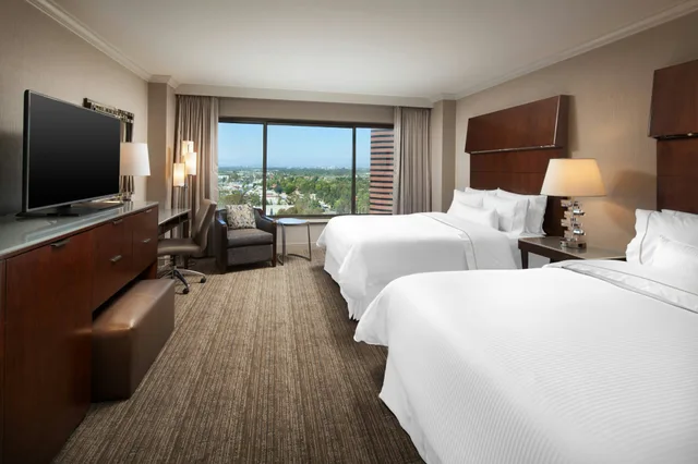 Room, 2 Queen Beds, The Westin South Coast Plaza 2/6