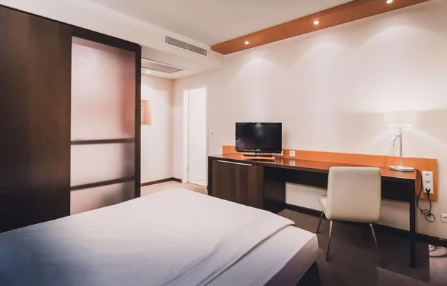 Economy, Double Bed, elaya Hotel Stuttgart Ludwigsburg, Trademark by Wyndham 1/4