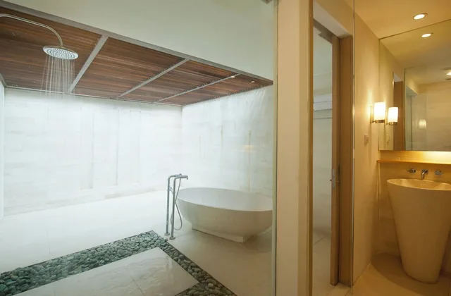 Suite, King Bed, Garden View, Sofa, HOLIDAY INN RESORT BARUNA BALI 9/10