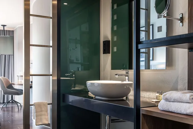 غرفة قياسية بسرير كينج، Radisson Hotel Zurich Airport 6/8