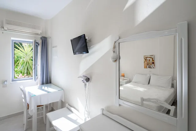 غرفة قياسية بسرير مزدوج بشرفة، Ersi Villas 10/10