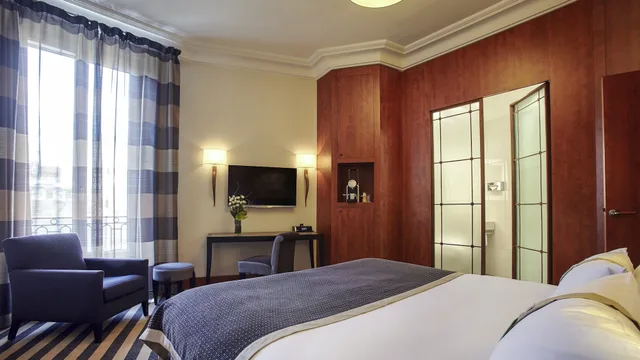 غرفة بريميوم بسرير كينج، Holiday Inn Paris - Gare De Lyon Bastille 1/4