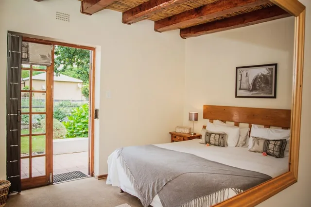 Budget, King Bed, Street View، Aan De Oever 4/8