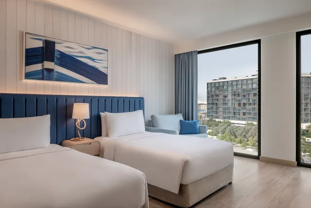 Deluxe, Twin Beds, Plaza View، Crowne Plaza Abu Dhabi Yas Island 1/5