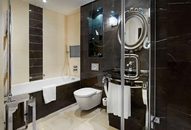غرفة ديلوكس بسرير مزدوج بإطلالة، Hilton London Syon Park 4/4