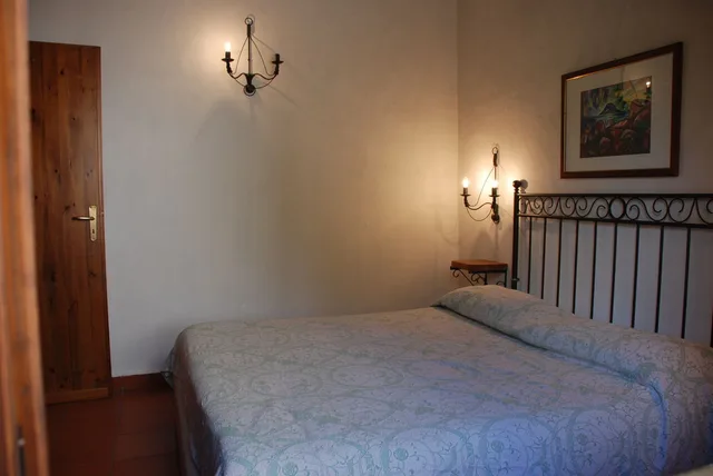 شقة عائلية بسرير مزدوج وسرير فردي بإطلالة على الحديقة بحمام خاص، Agriturismo Villa Cefala 2/4