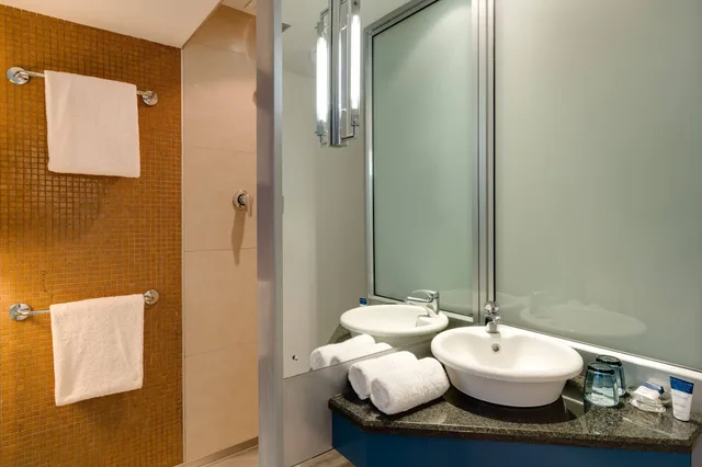 غرفة بسرير كينج، Protea Hotel by Marriott Cape Town Sea Point 6/9