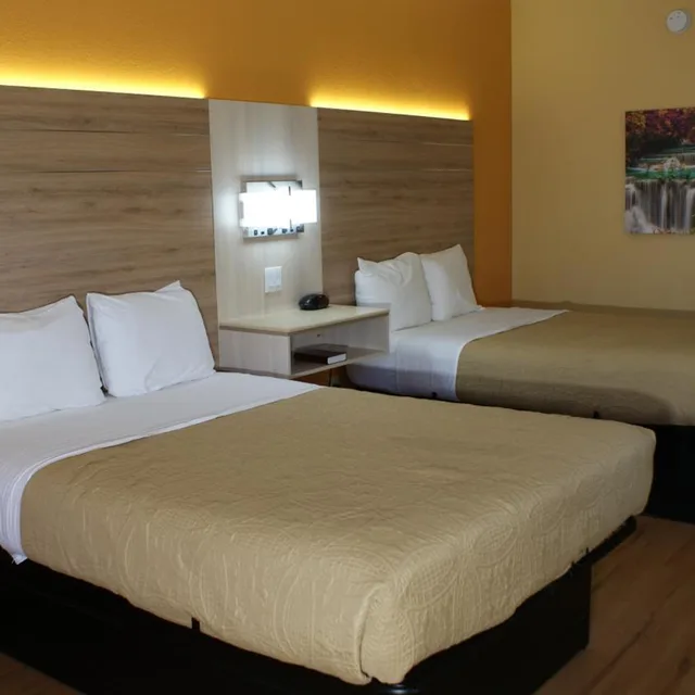 غرفة ديلوكس بسريرين كوين، Home Town Inn And Suites 7/10