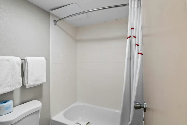 Deluxe, Queen Bed, Red Roof Inn Ann Arbor - University Of Michigan South 5/6