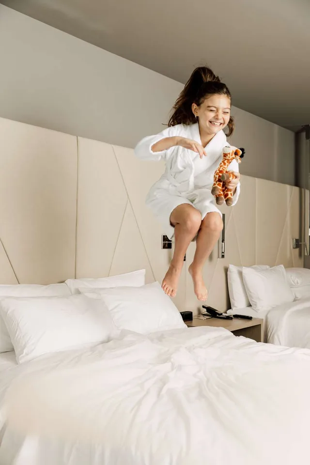 غرفة بسريرين كوين بإطلالة في طابق مرتفع في الطابق الأرضي لذوي الإعاقة، ette luxury hotel & spa - Near Disney Theme Parks 2/2