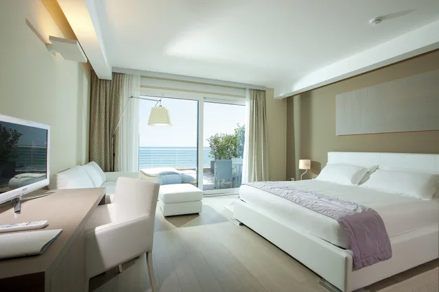 غرفة تنفيذية بسرير مزدوج بإطلالة على البحر، Hotel Aurora 1/2