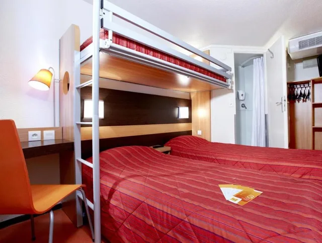 غرفة ثلاثية بثلاثة أسرّة، Hotel Premiere Classe Nevers - Varennes Vauzelles 4/6