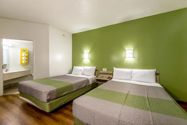 غرفة بسريرين كوين لغير المدخنين، Motel6 San Antonio, TX - South 8/10