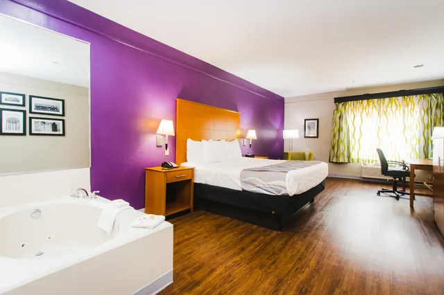 غرفة بسرير كينج بجاكوزي، Palacio Royale Inn Signature 1/1