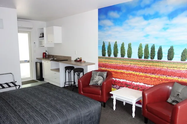استوديو ثلاثي بسرير كوين وسرير فردي، Chardonnay Motor Lodge 1/3