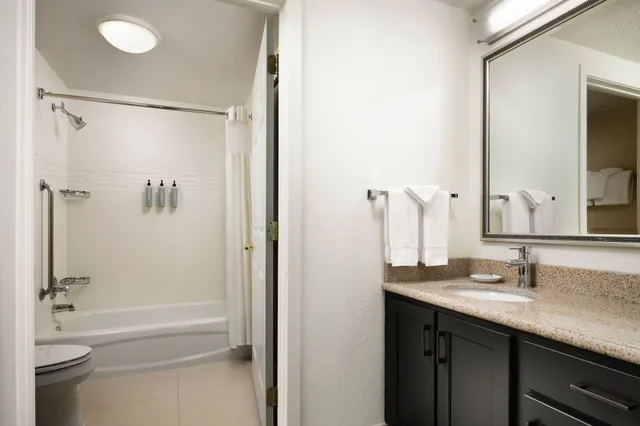 جناح بسريرين مزدوجين بغرفتي نوم لذوي الإعاقة، Residence Inn by Marriott Philadelphia Conshohocken 2/3