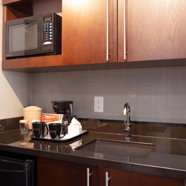 جناح استوديو بسرير كينج وسرير كوين بمطبخ صغير، Sandman Hotel Vancouver Airport 8/8