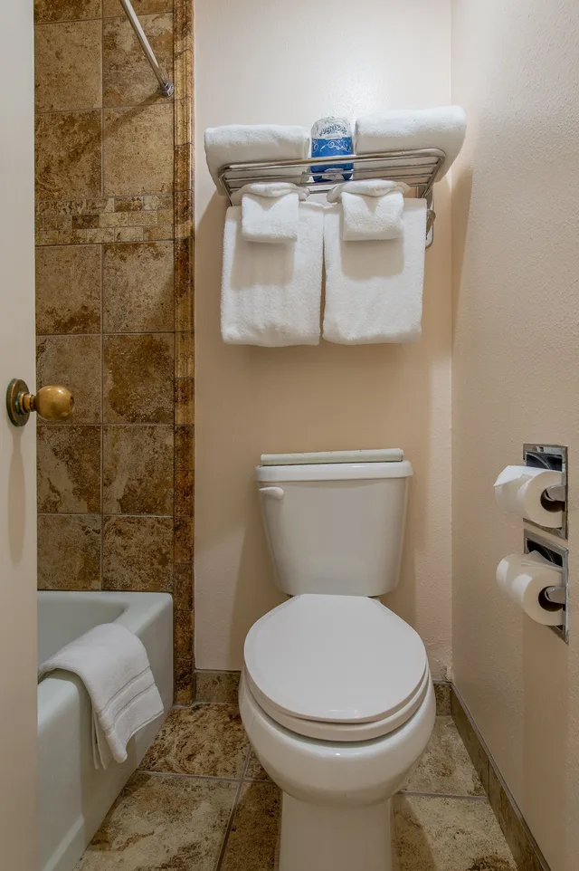 غرفة قياسية مفردة بسرير كينج، 49 Er Inn And Suites 2/2