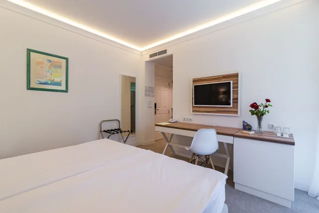 غرفة قياسية بسريرين منفصلين بإطلالة على المتنزه، HVD Hotel Nympha Riviera Holiday Club Adults Only 18 2/8