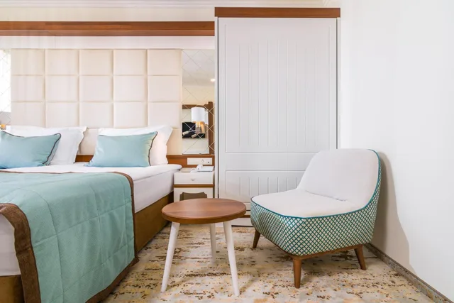 Deluxe, Twin Beds, King Bed, Lateral Side Sea View، Festa Via Pontica 7/10