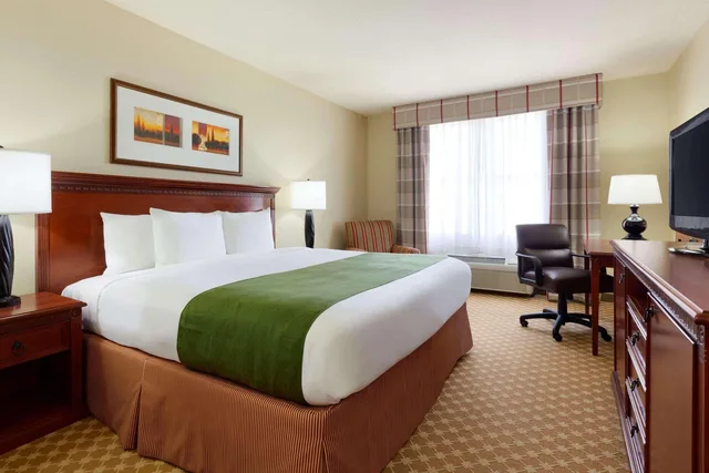 غرفة بسرير كينج، Country Inn and Suites By Radisson Gillette WY 3/8