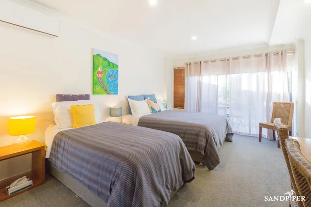 غرفة بسريرين منفصلين بشرفة، Sandpiper Motel 2/2