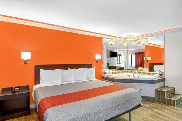 Deluxe, King Bed, Hot Tub, Motel6 Norcross, GA 2/5
