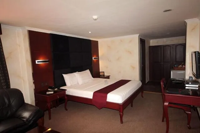 Superior, King Bed, Hotel Royal Amsterdam 2/4