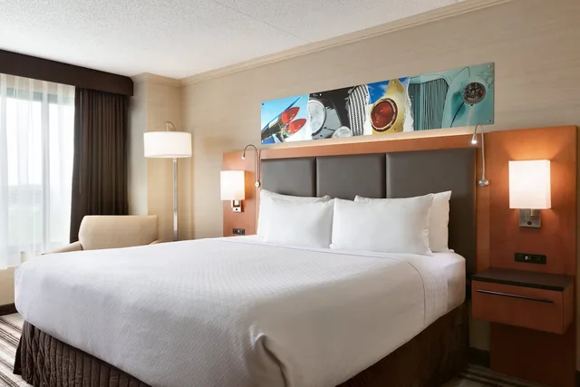 غرفة قياسية بسرير فردي، Crowne Plaza Auburn Hills 5/8