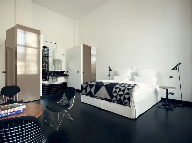 جناح بسرير كوين، The Qvest Hideaway 2/3