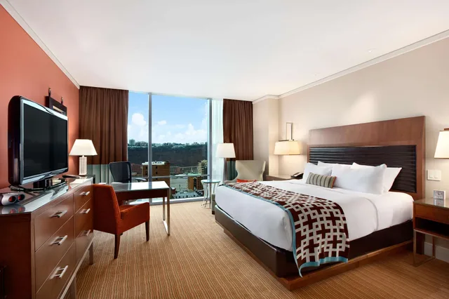 جناح تنفيذي بسرير كينج، Fairmont Pittsburgh 1/5