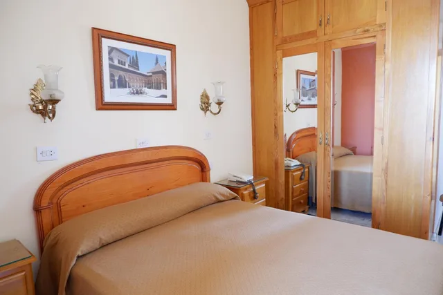 غرفة بسرير مزدوج بشرفة، Central Hotel 1/8