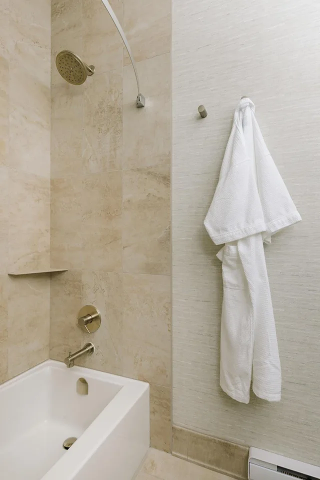 جناح ركني بسرير كوين بغرفة نوم واحدة مع أريكة، Balcomo, a Ramada by Wyndham 4/8