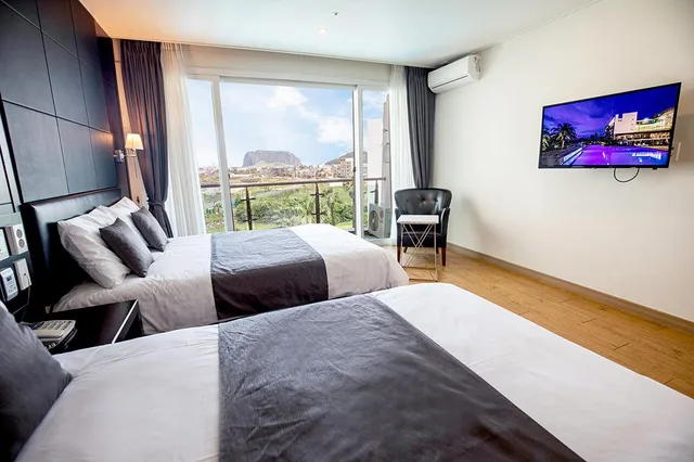 غرفة ديلوكس بسريرين مزدوجين بإطلالة على البحر، The Four Graces Resort 2/2