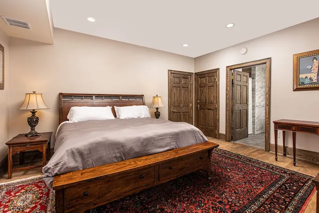 غرفة بسرير كينج، Frederick Stearns House Historic Inn 3/8