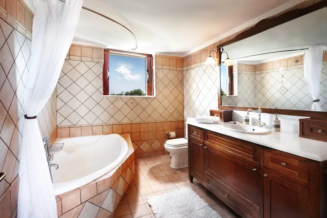 فيلا ديلوكس بسريرين منفصلين وسريرين كينج بـ4 غرف نوم مع أريكة بمسبح خاص، Villa Vanelia Mare 8/8