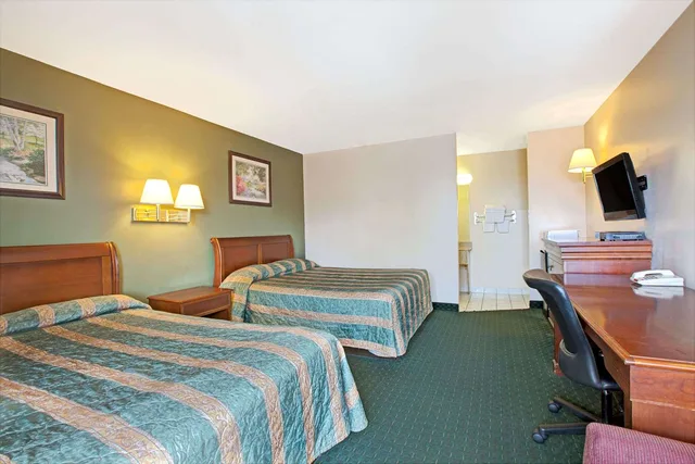 غرفة بسريرين كوين للمدخنين، Knights Inn South Hackensack 2/5