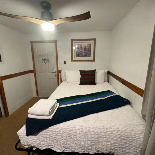 جناح عائلي ديلوكس، Three Pines Cabins 2/5