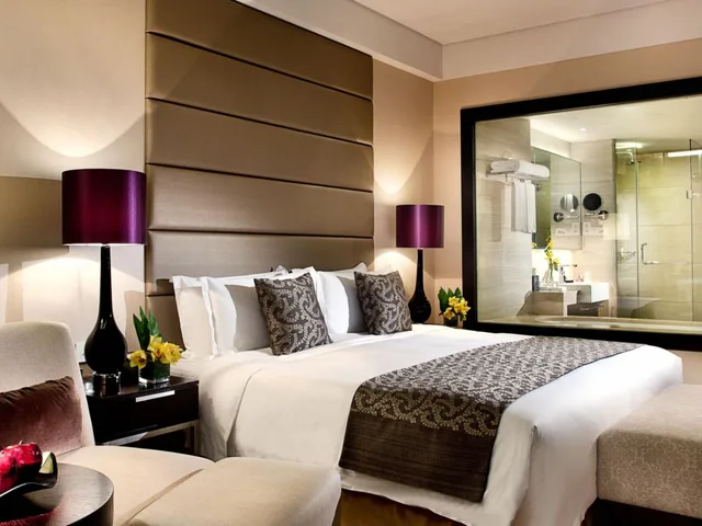 جناح بغرفتي نوم بمنطقة جلوس مع دخول الصالة، Crowne Plaza Shanghai Xiayang Lake 2/2
