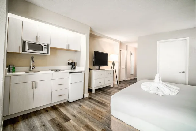 Room, King Bed, Ocean Front, Sofa, Kitchenette، Perry S Ocean Edge Resort 1/4